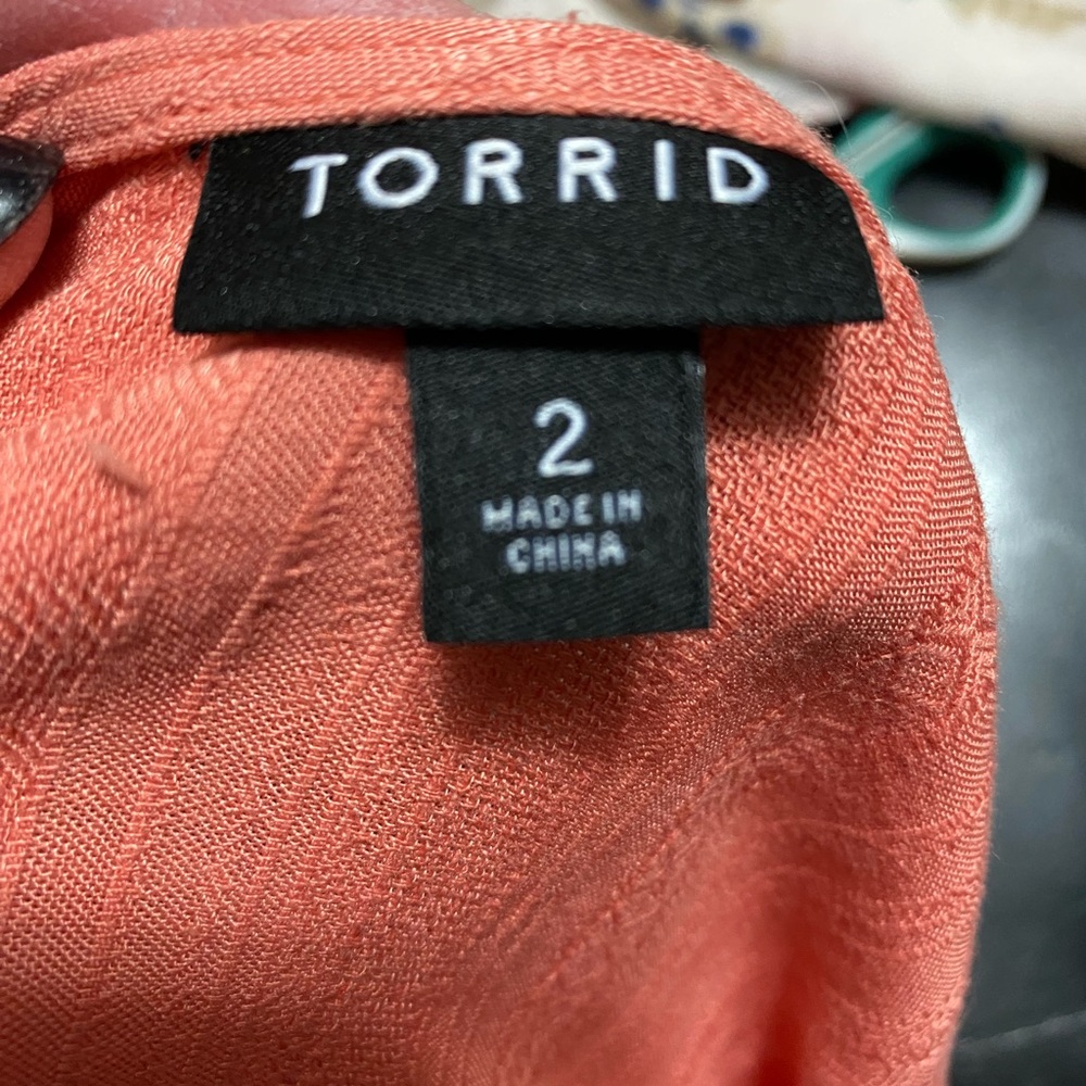 Torrid‎ Tie Bottom Coral Blouse, Size 2X - Picture 3 of 3